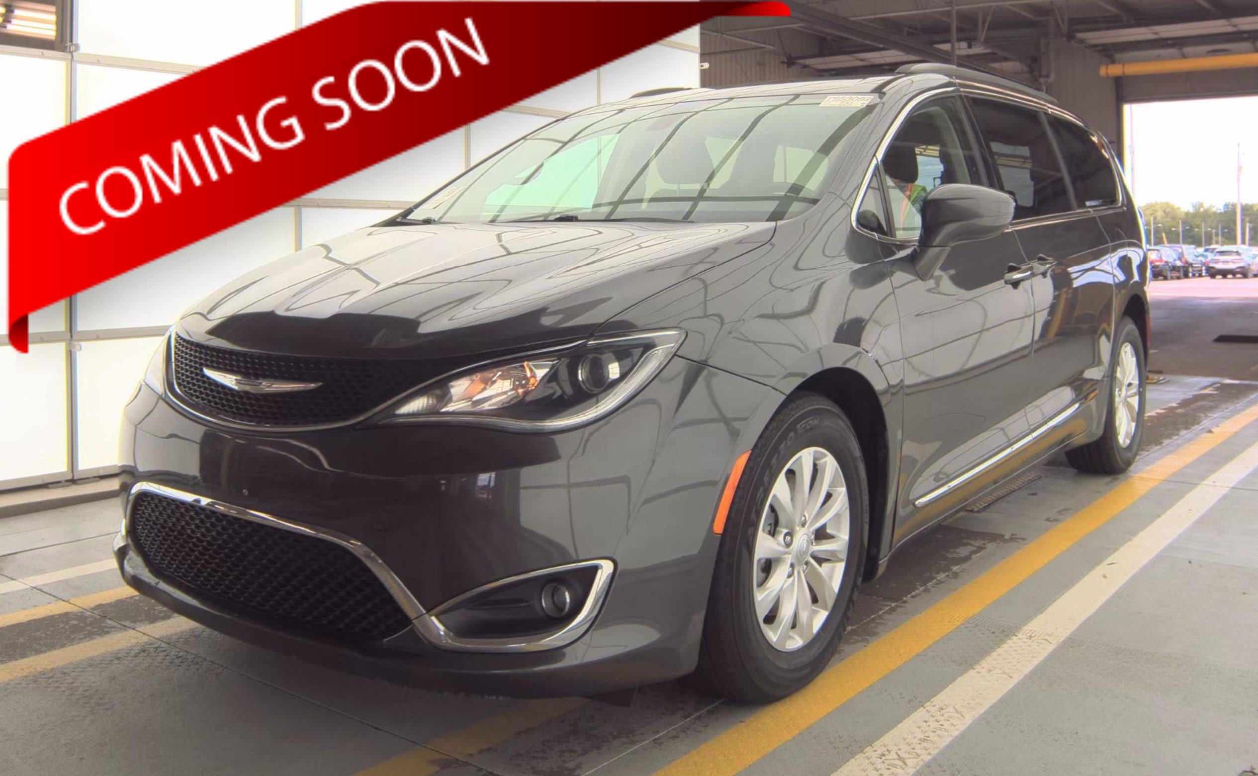 Used 2017 Chrysler Pacifica Touring-L FWD image 1