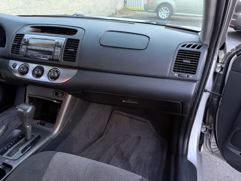 Used 2006 Toyota Camry LE image 18