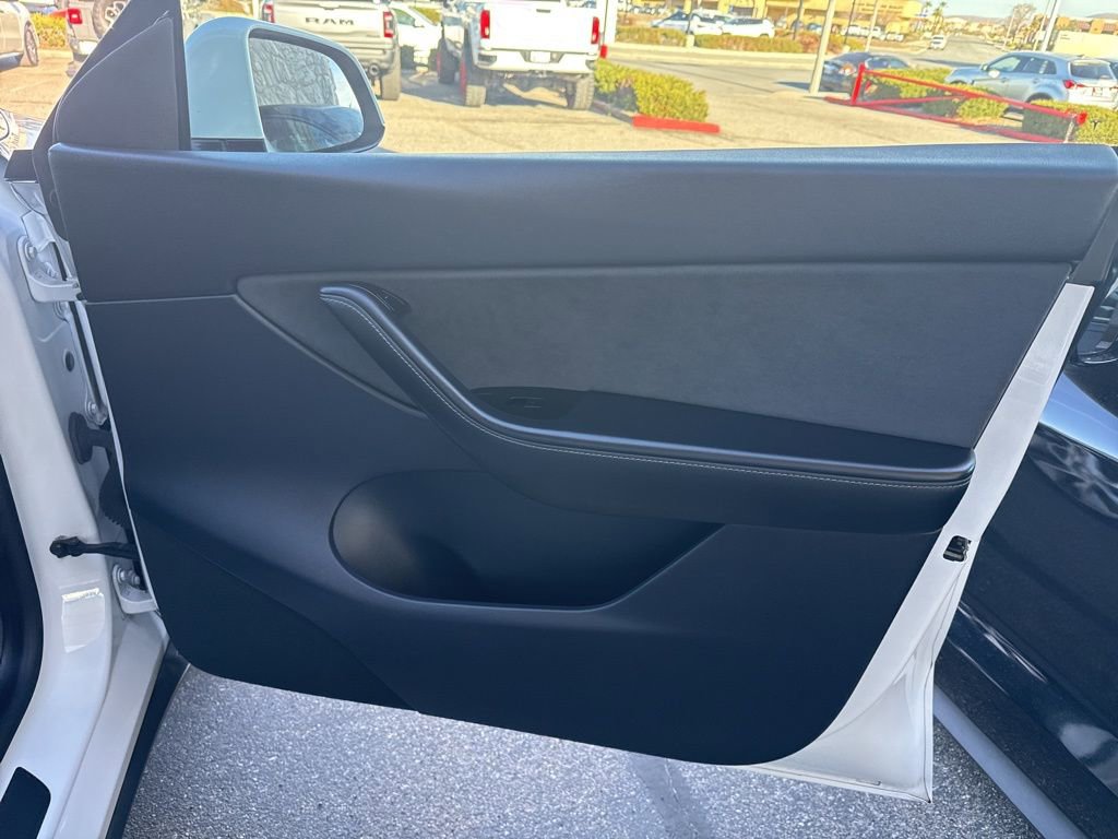 Used 2020 Tesla Model Y Long Range image 30