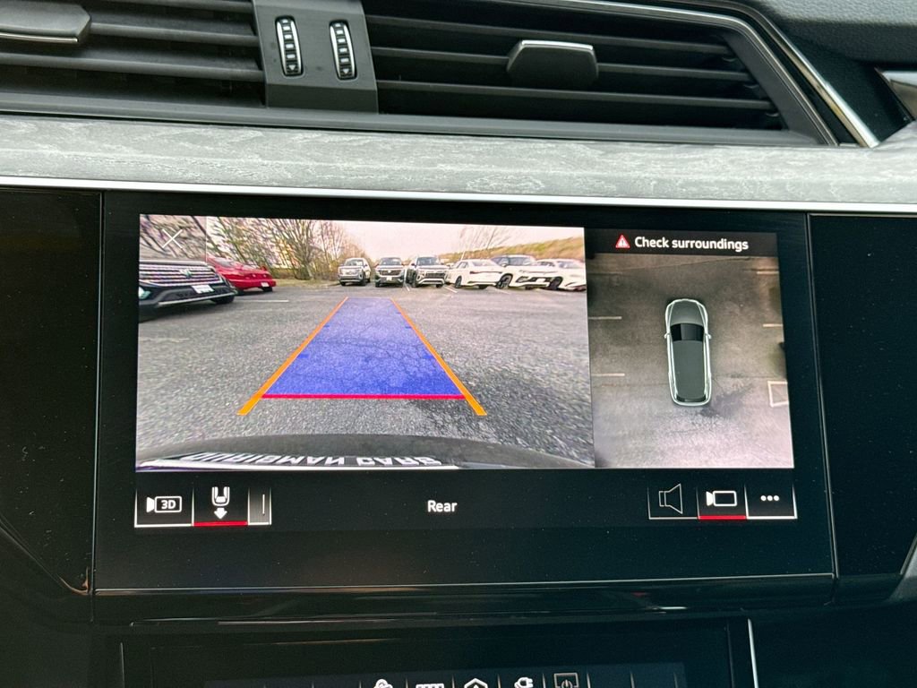 Used 2023 Audi e-tron Premium image 23
