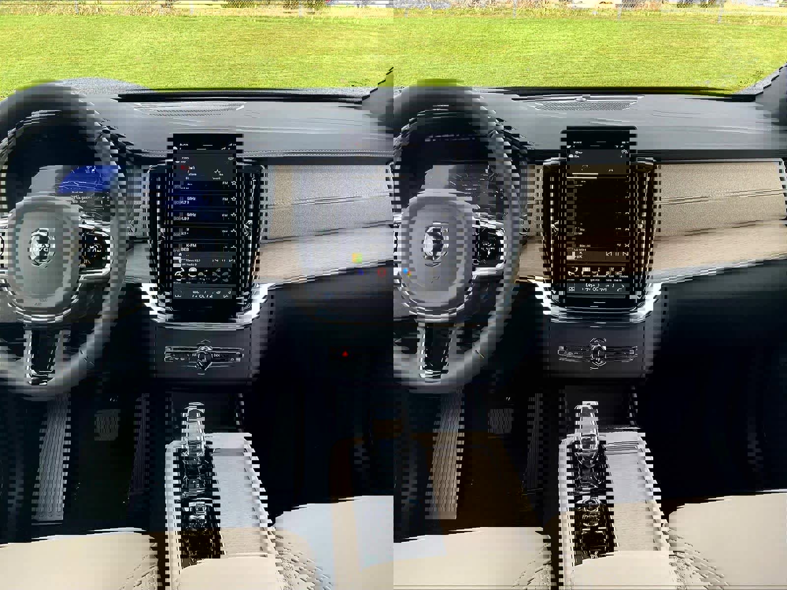 New 2026 Volvo XC90 B5 Plus w/ Protection Package image 9