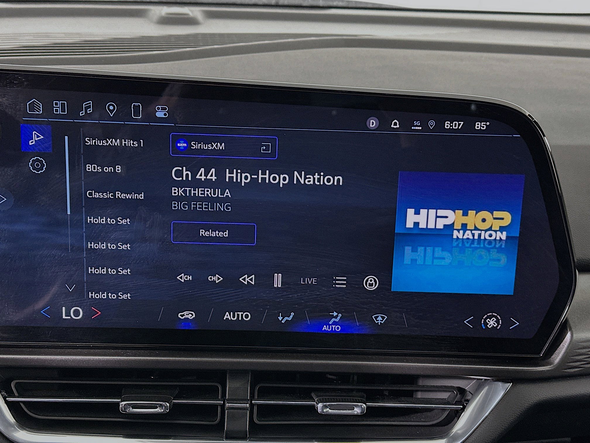 Used 2025 Chevrolet Equinox EV LT image 23