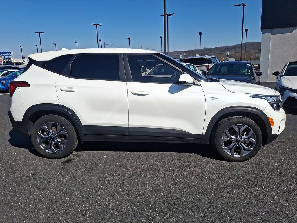 Certified 2025 Kia Seltos LX AWD/4WD image 7