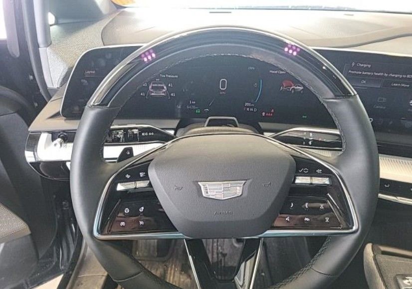 Used 2025 Cadillac Optiq Sport 1 AWD/4WD image 6