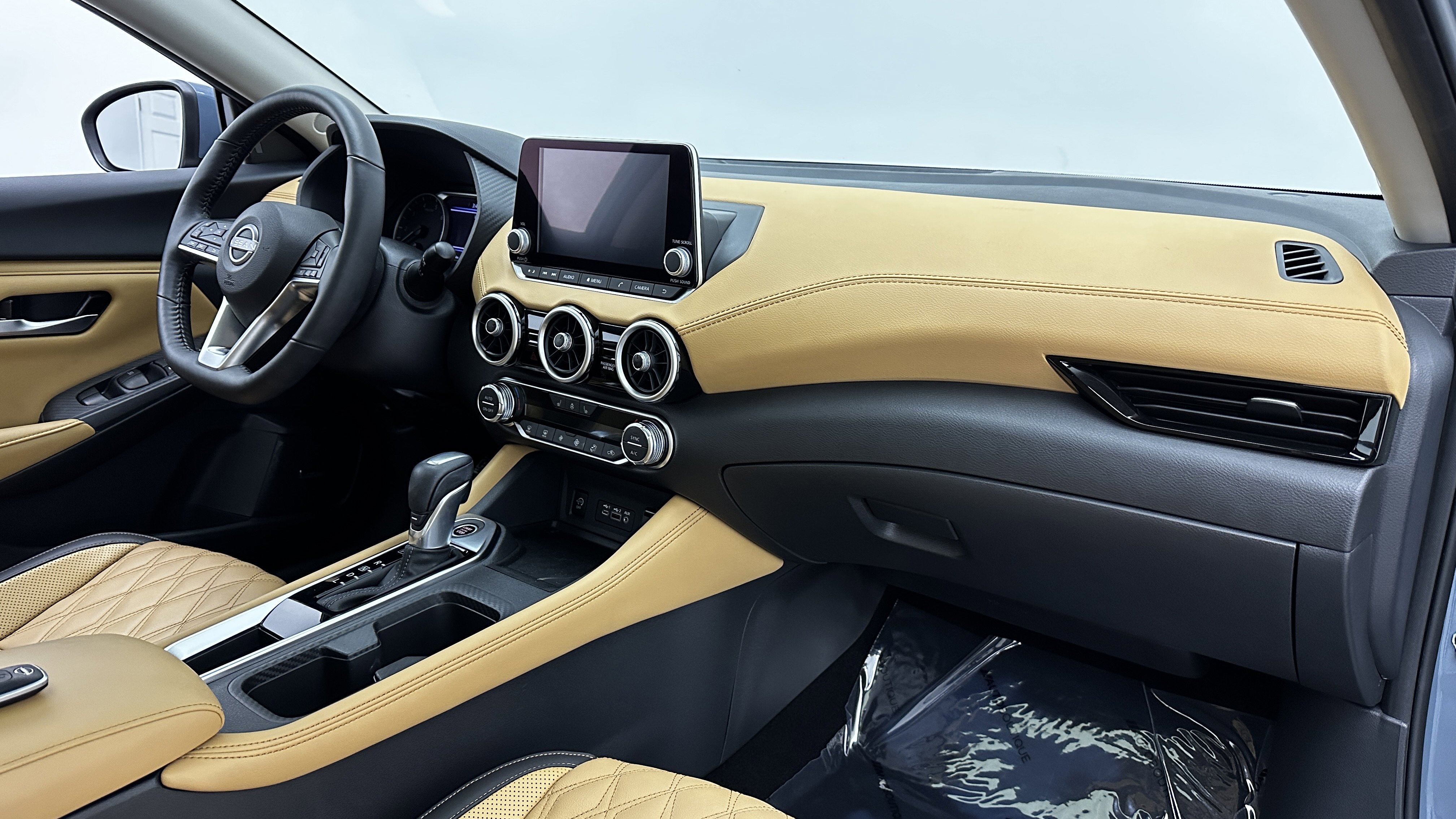 Used 2025 Nissan Sentra SV w/ SV Premium Package image 35