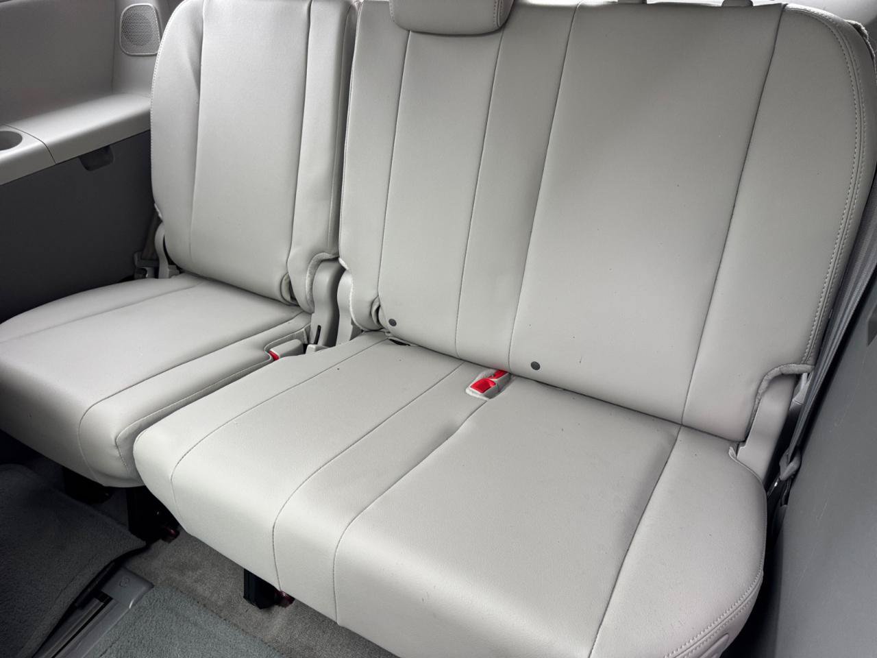 Used 2014 Toyota Sienna Limited w/ Limited Convenience Package FWD image 7