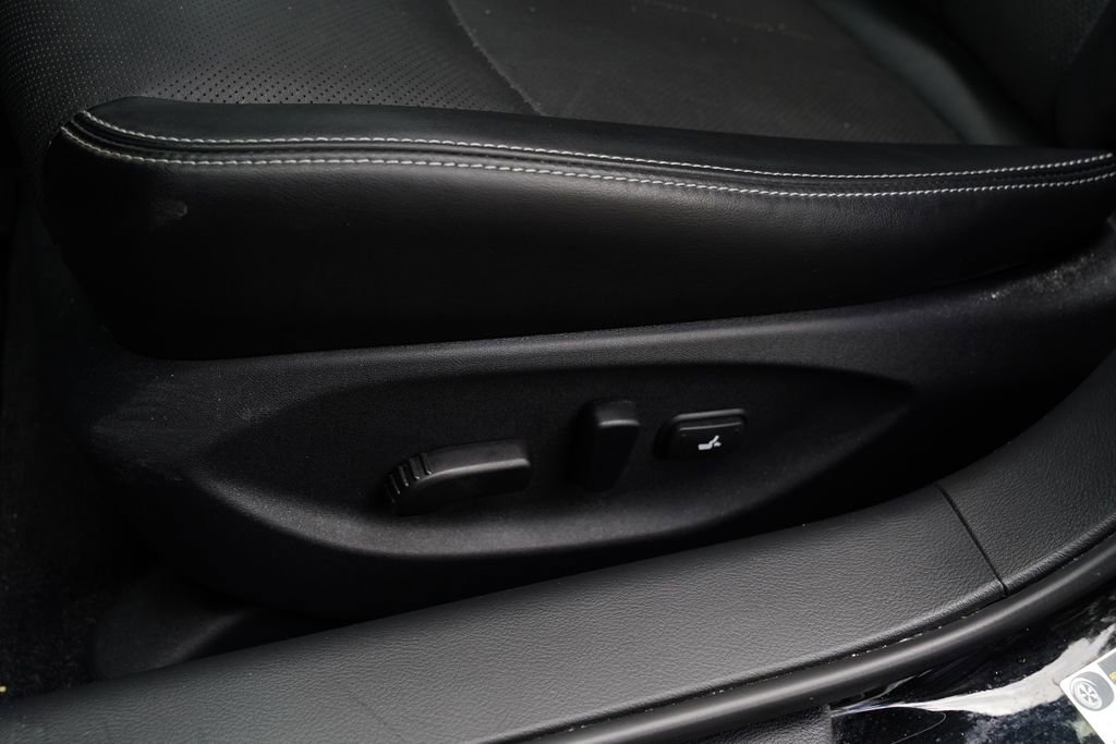 Used 2023 INFINITI Q50 Luxe w/ Cargo Package RWD image 6