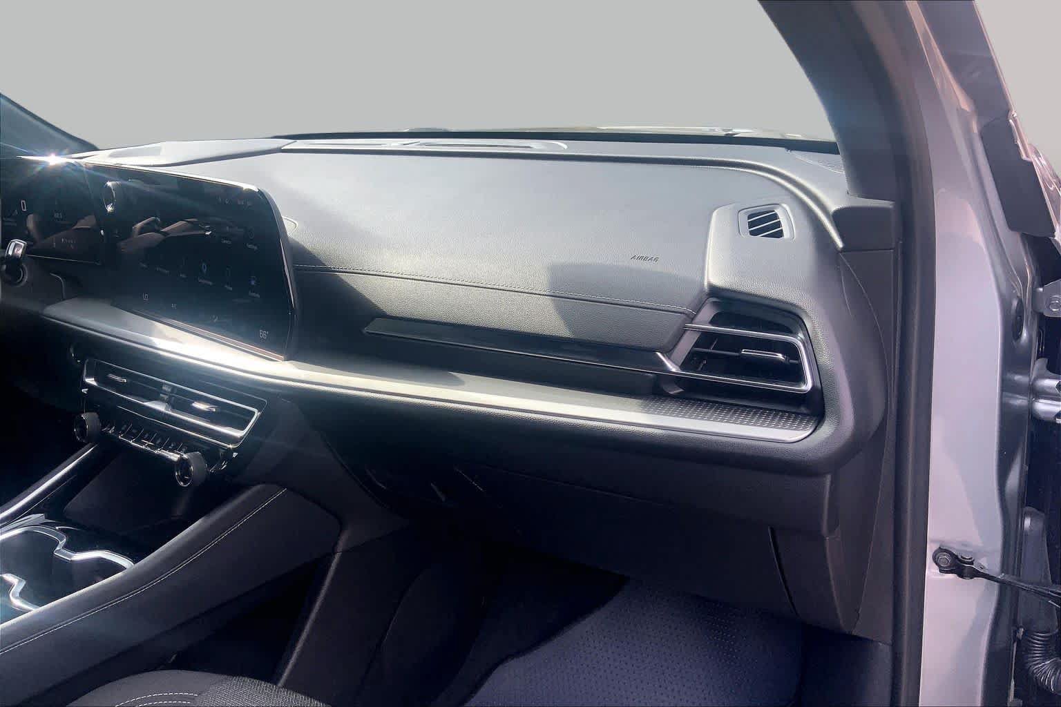 Used 2024 Chevrolet Traverse LS FWD image 18