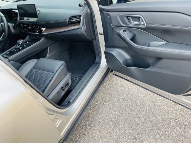 Used 2024 Nissan Rogue Platinum w/ Platinum Premium Package image 22