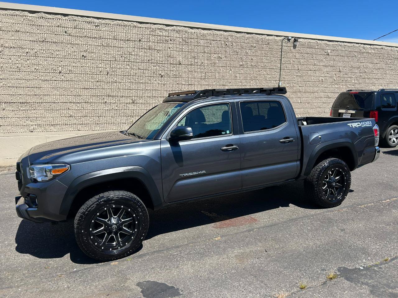 Used 2022 Toyota Tacoma TRD Off-Road AWD/4WD image 8