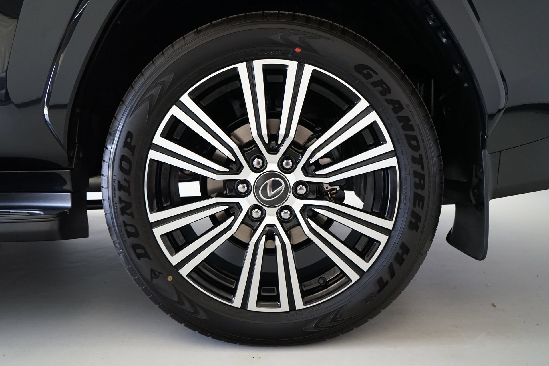 Used 2026 Lexus LX 600 4WD w/ Luxury Package image 39