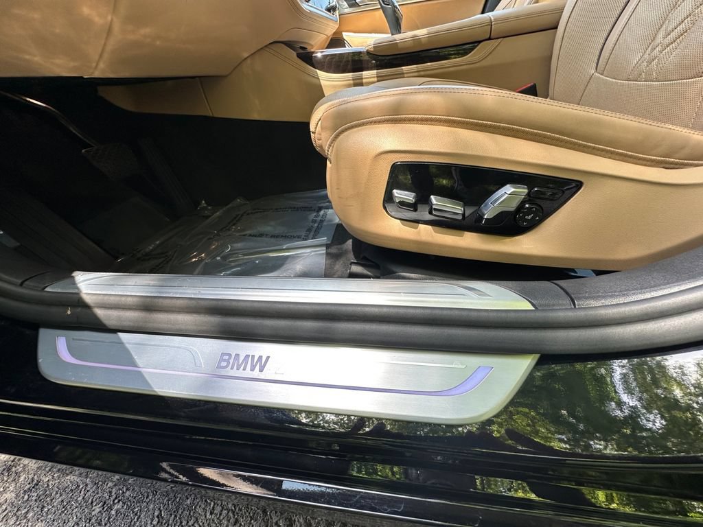 Used 2020 BMW 750i xDrive w/ Executive Package AWD/4WD image 8