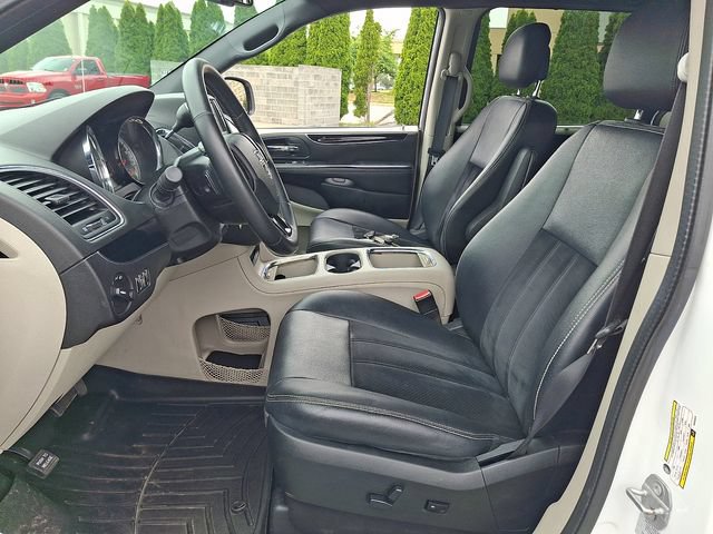 Used 2016 Dodge Grand Caravan SXT FWD image 15