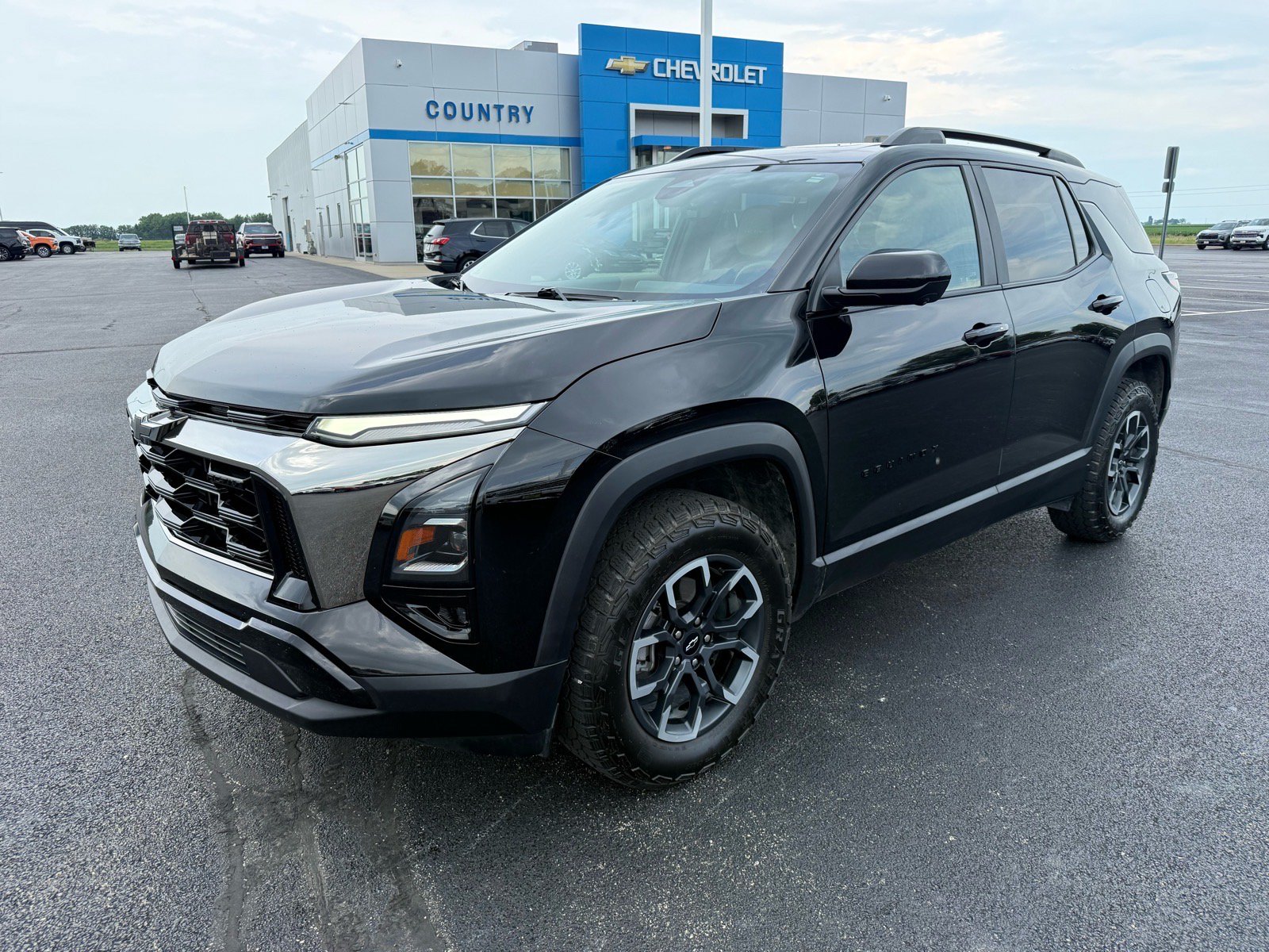 Used 2025 Chevrolet Equinox ACTIV w/ Safety and Technology Package FWD image 3