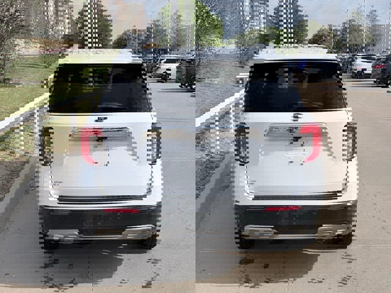 Used 2020 Ford Explorer XLT w/ Equipment Group 202A image 5