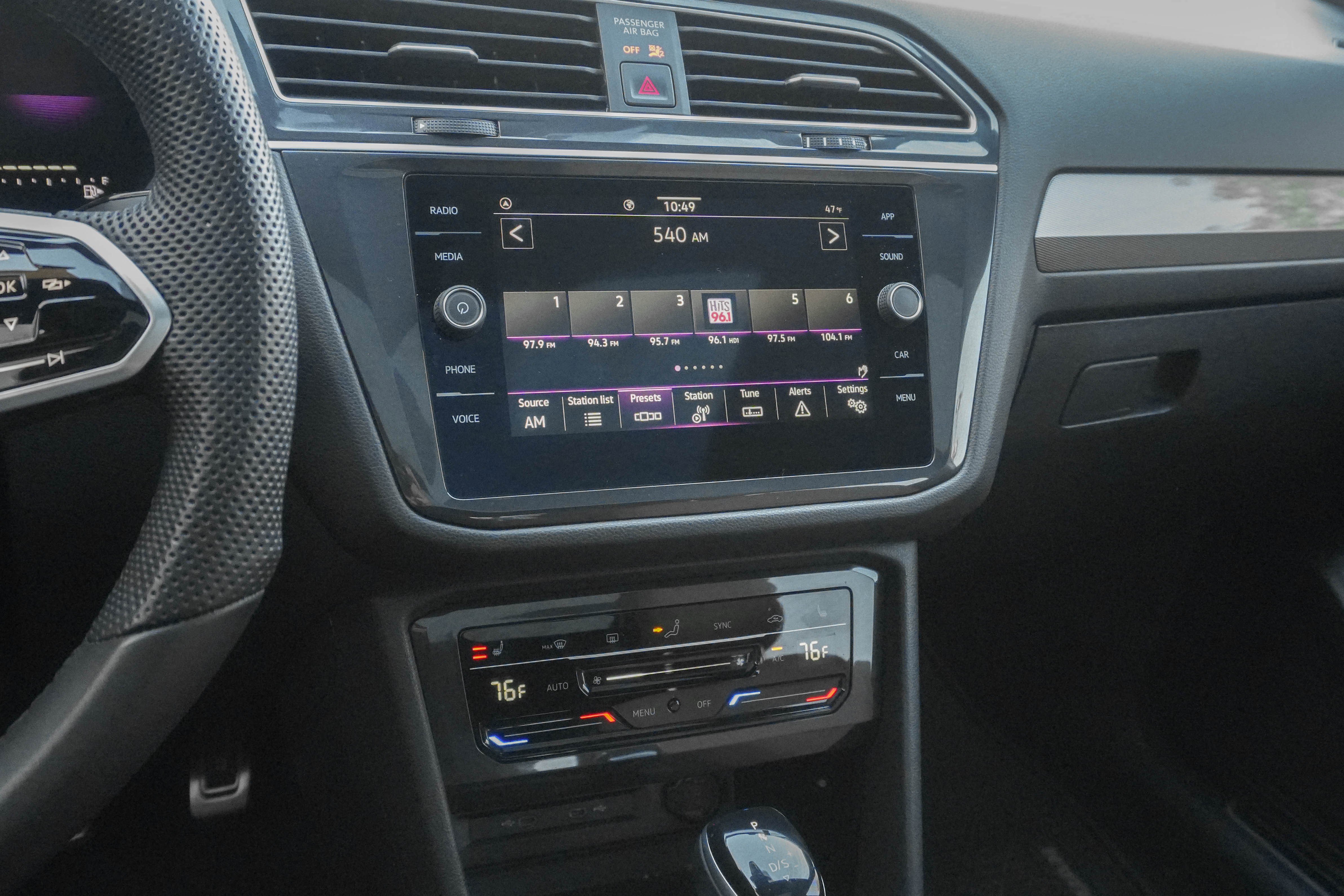 Used 2024 Volkswagen Tiguan SE R-Line image 18