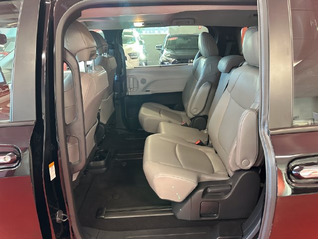 Certified 2026 Toyota Sienna XLE FWD image 12