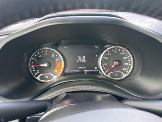 Used 2017 Jeep Renegade Trailhawk AWD/4WD image 9
