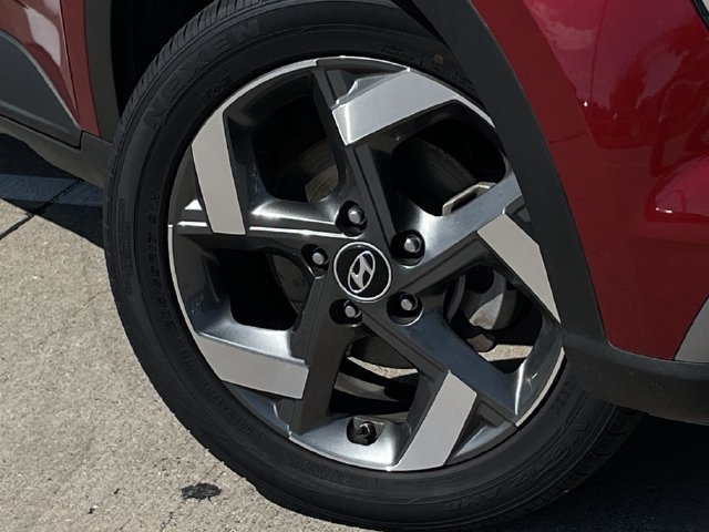 Used 2024 Hyundai Venue SEL FWD image 8