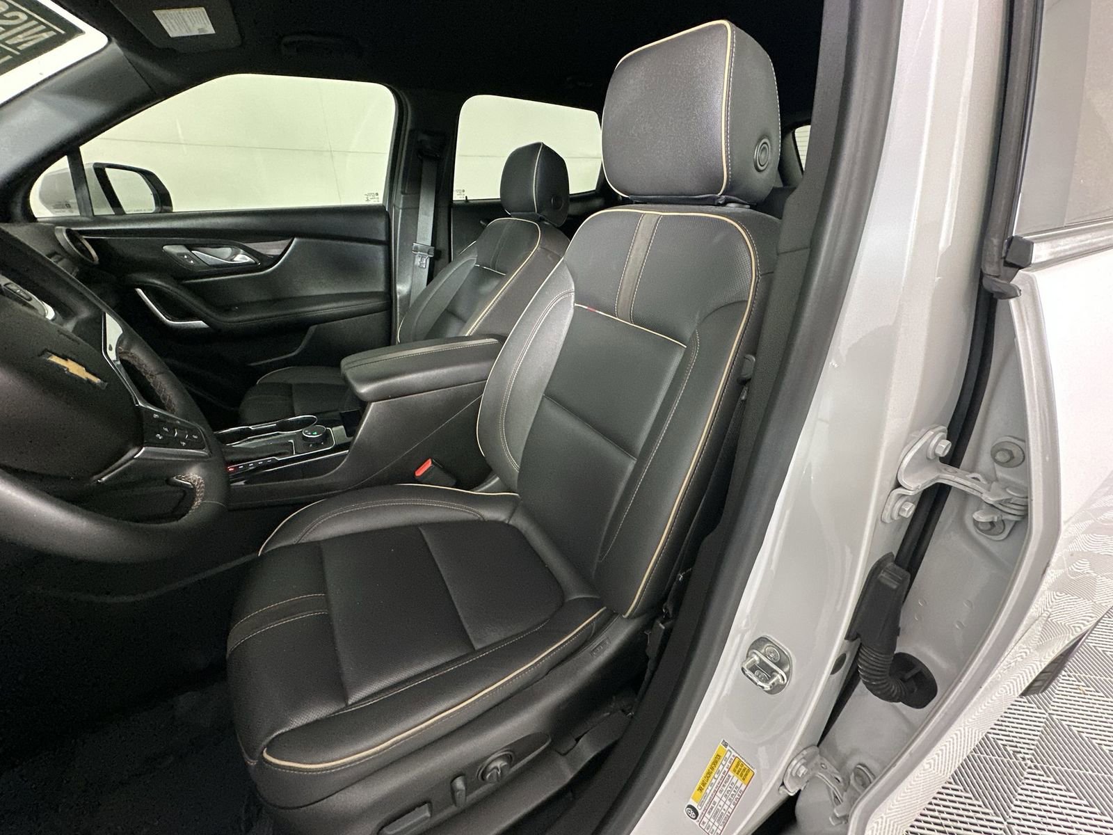 Used 2023 Chevrolet Blazer Premier FWD image 11
