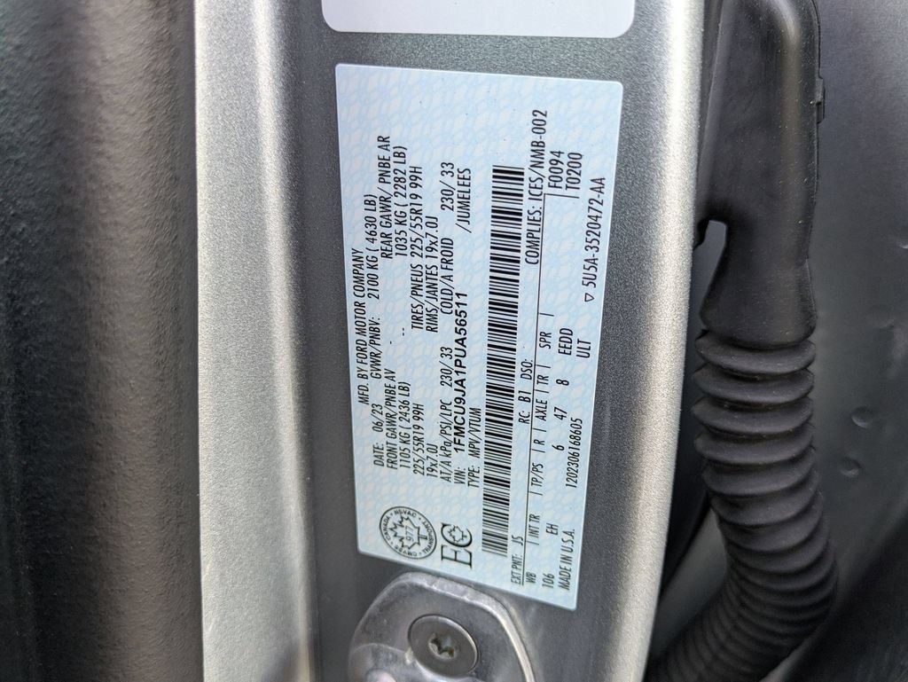 Used 2023 Ford Escape Platinum AWD/4WD image 28