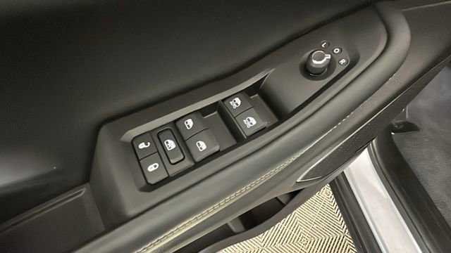 Used 2023 Jeep Grand Cherokee 4WD 4xe image 11