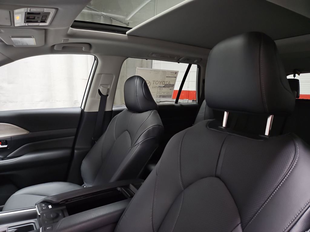 New 2026 Toyota Grand Highlander AWD Hybrid image 11