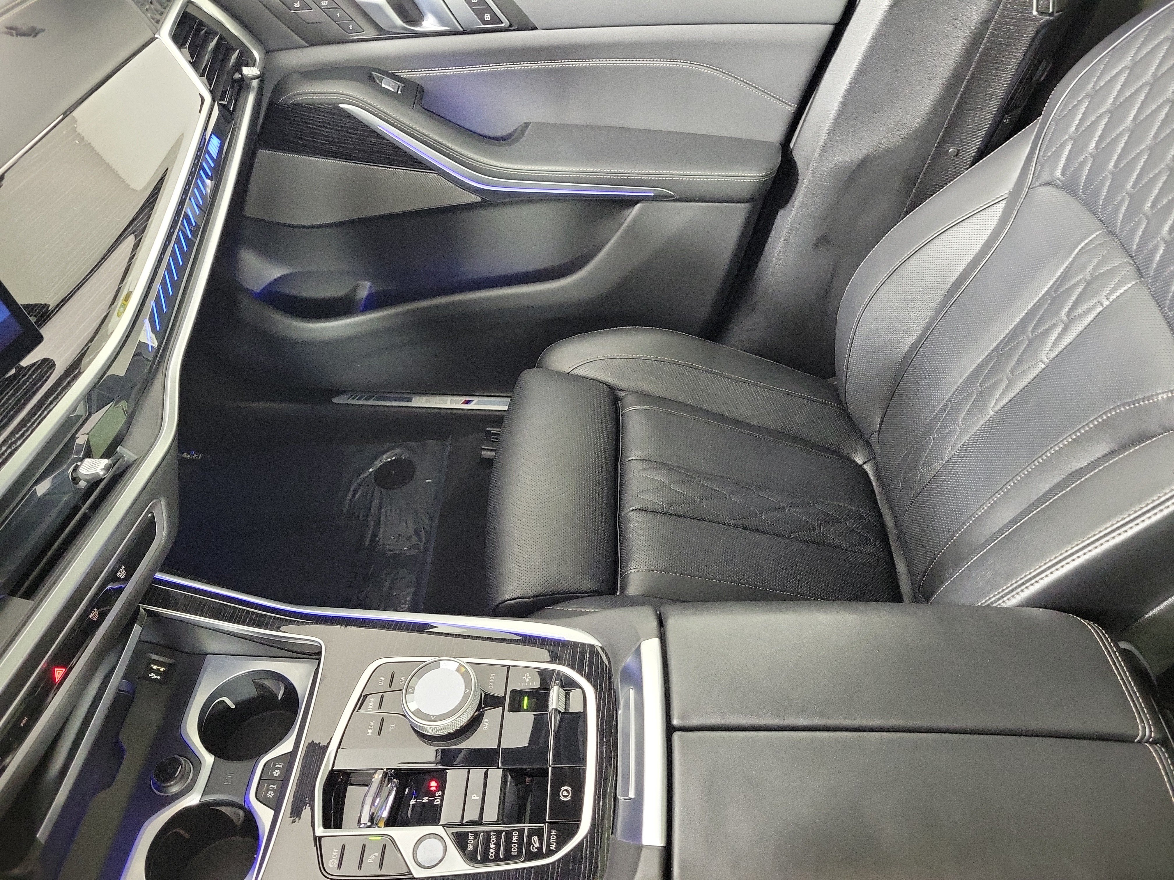 Certified 2025 BMW X7 M60i AWD/4WD image 23