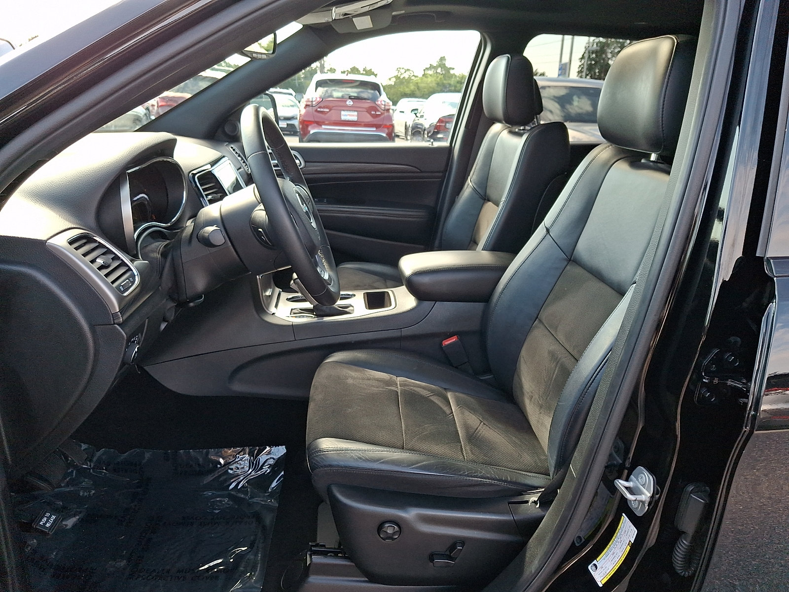 Used 2019 Jeep Grand Cherokee Altitude AWD/4WD image 13