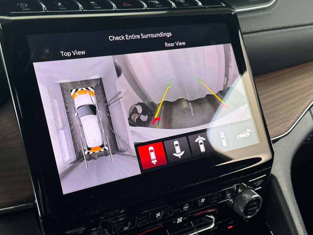 New 2025 Jeep Grand Cherokee L Summit w/ Luxury Tech Group V image 35