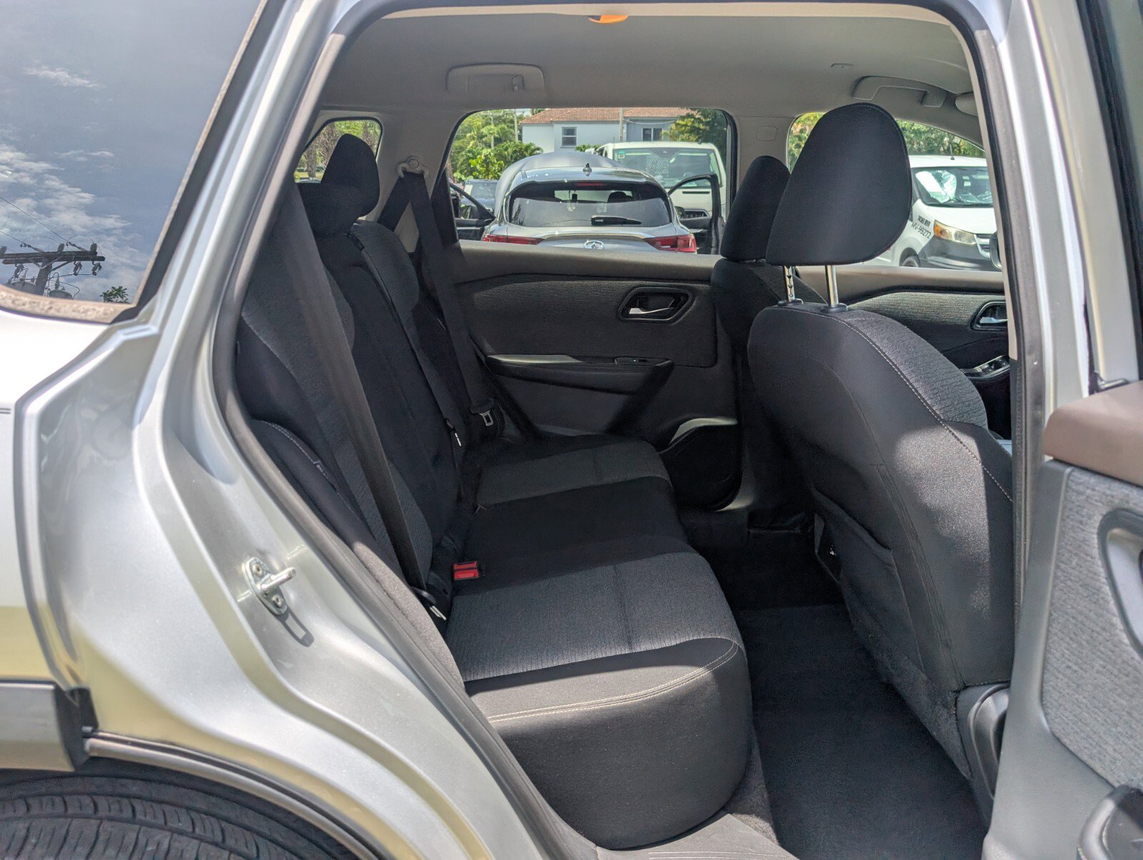 Used 2022 Nissan Rogue SV FWD image 14