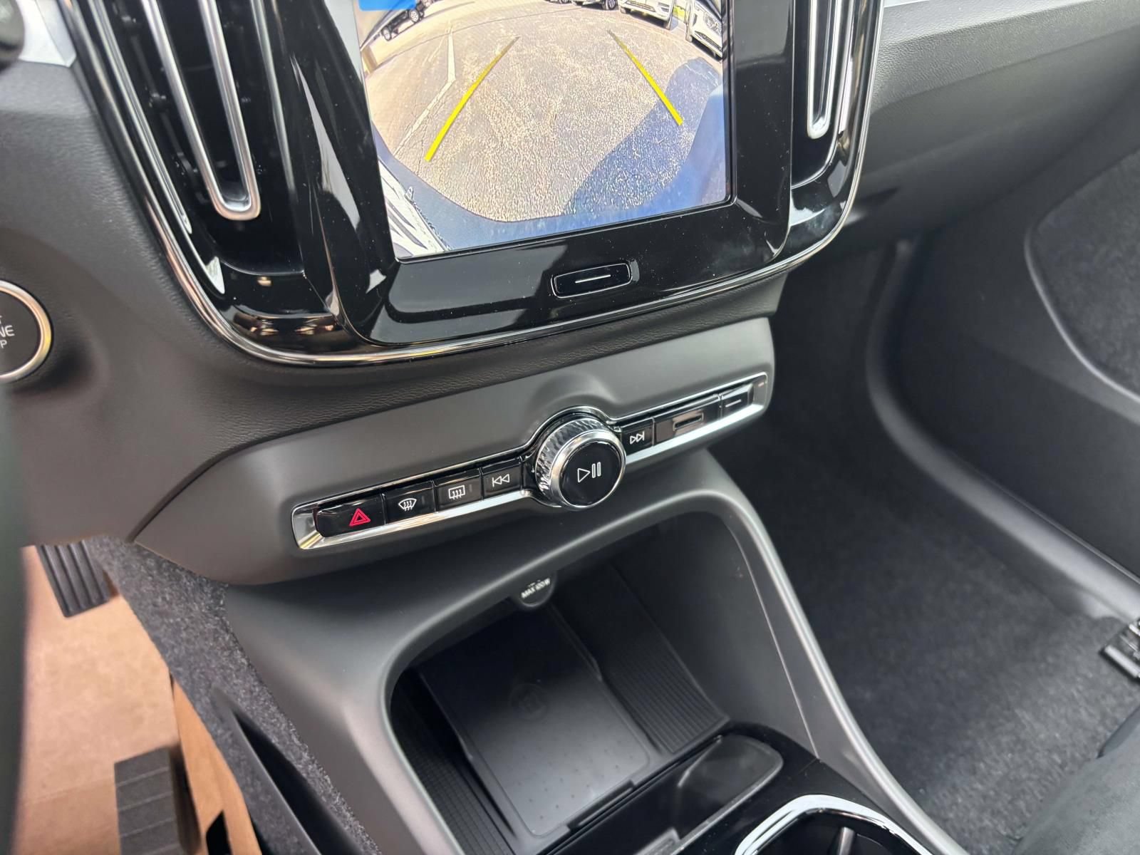 New 2026 Volvo XC40 B5 Ultra w/ Protection Package Premier AWD/4WD image 21