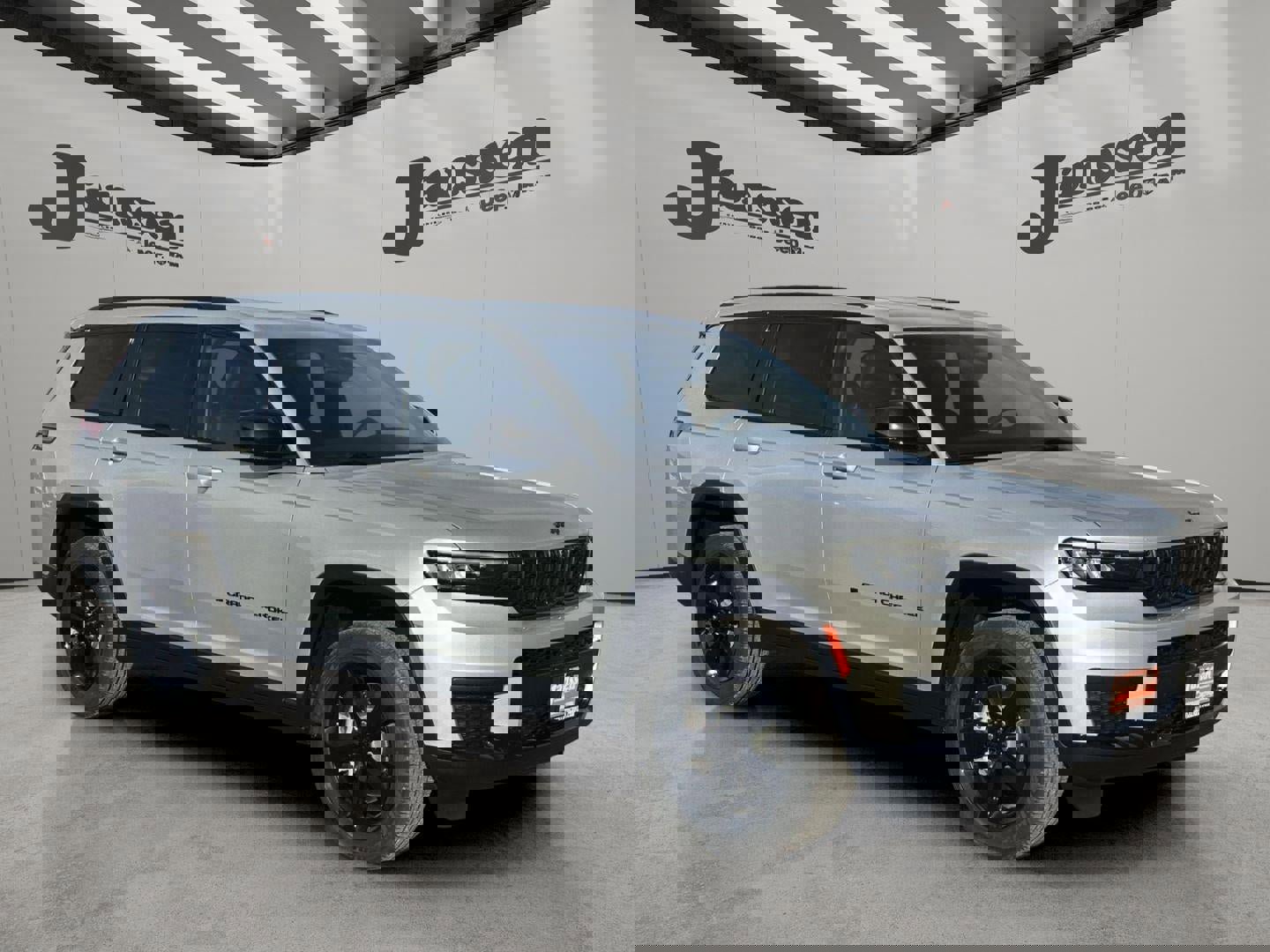 New 2025 Jeep Grand Cherokee L Altitude image 6