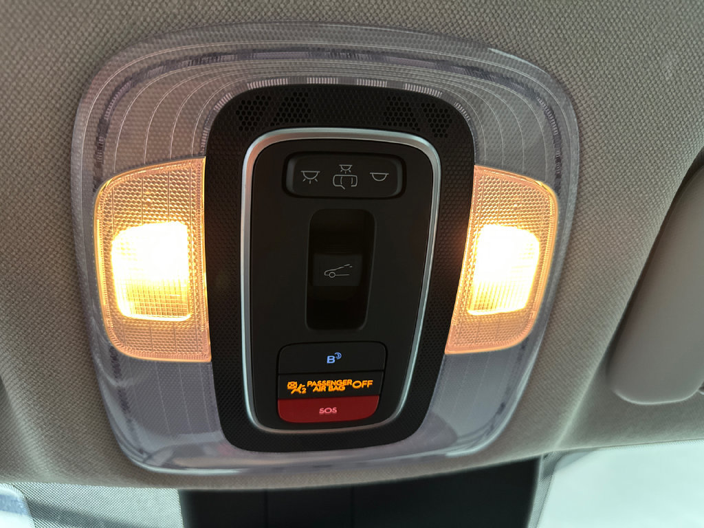 Used 2025 Hyundai Elantra Limited FWD image 31