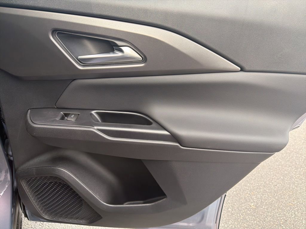 New 2026 Chevrolet Equinox EV LT image 32