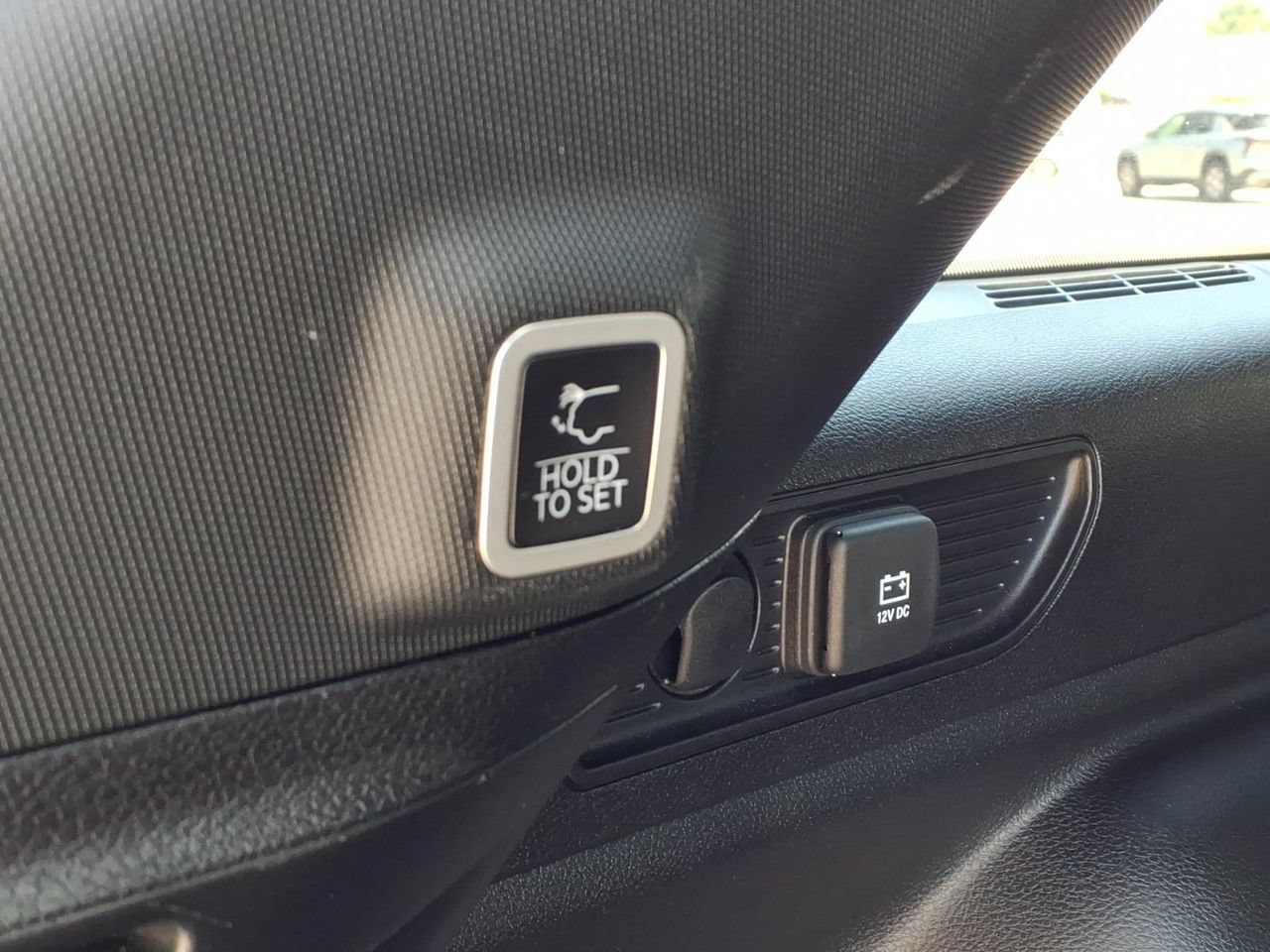 Used 2025 Jeep Grand Cherokee Altitude AWD/4WD image 28