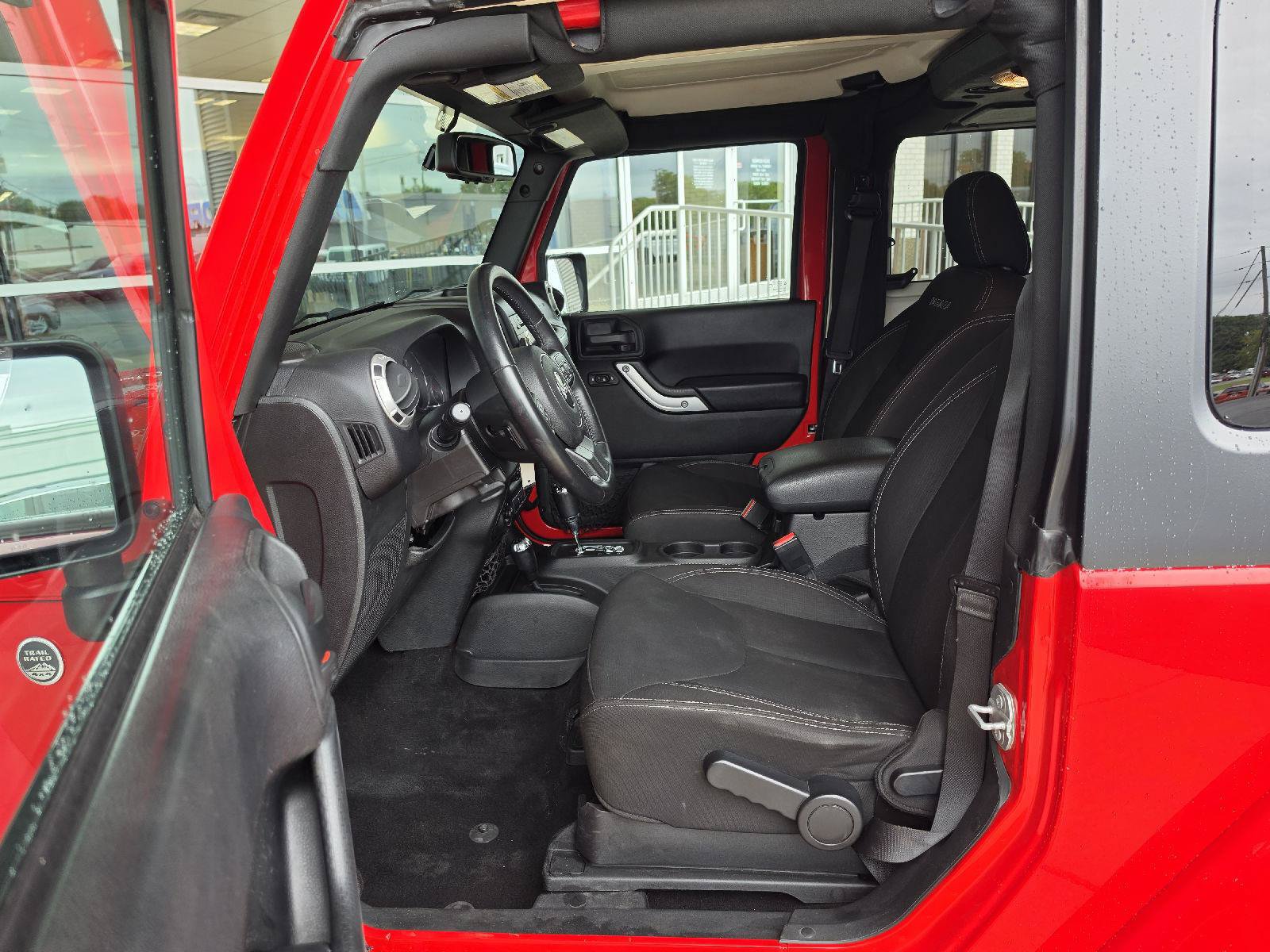Used 2017 Jeep Wrangler Sahara w/ Connectivity Group AWD/4WD image 8
