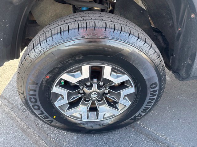 Used 2019 Toyota Tacoma TRD Off-Road AWD/4WD image 13