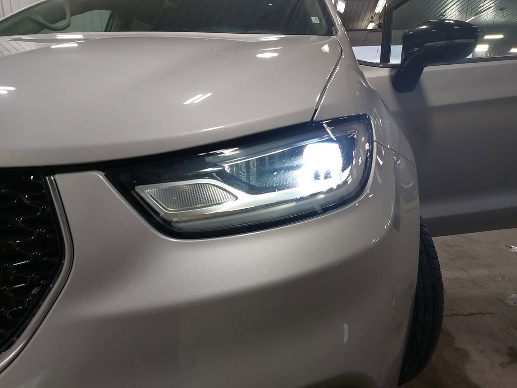 Used 2024 Chrysler Pacifica Touring-L FWD image 30