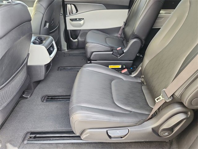 Used 2023 Kia Carnival LX image 22