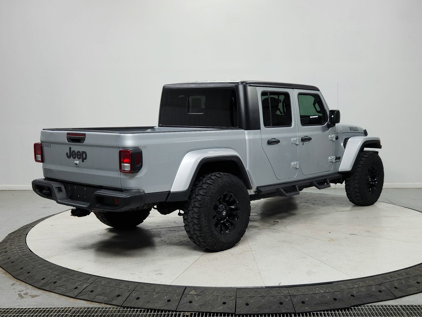 Used 2023 Jeep Gladiator Sport image 7