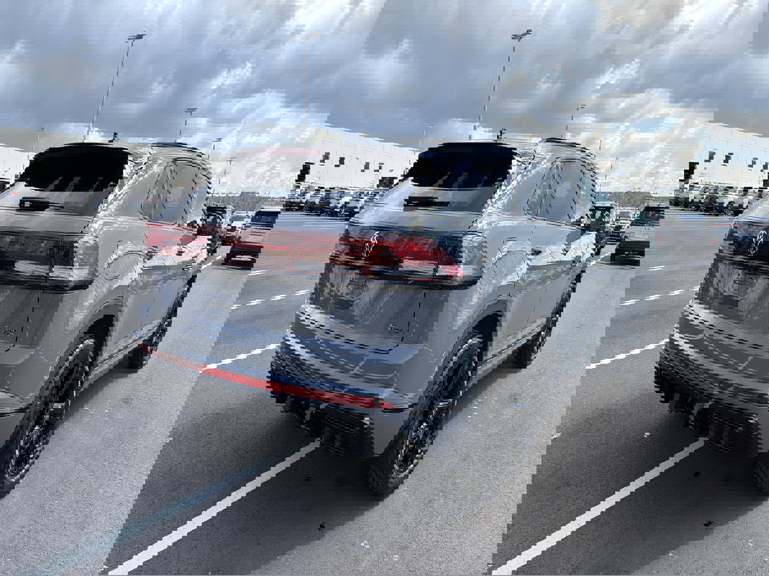 Used 2025 Volkswagen Atlas Cross Sport SEL R-Line image 9