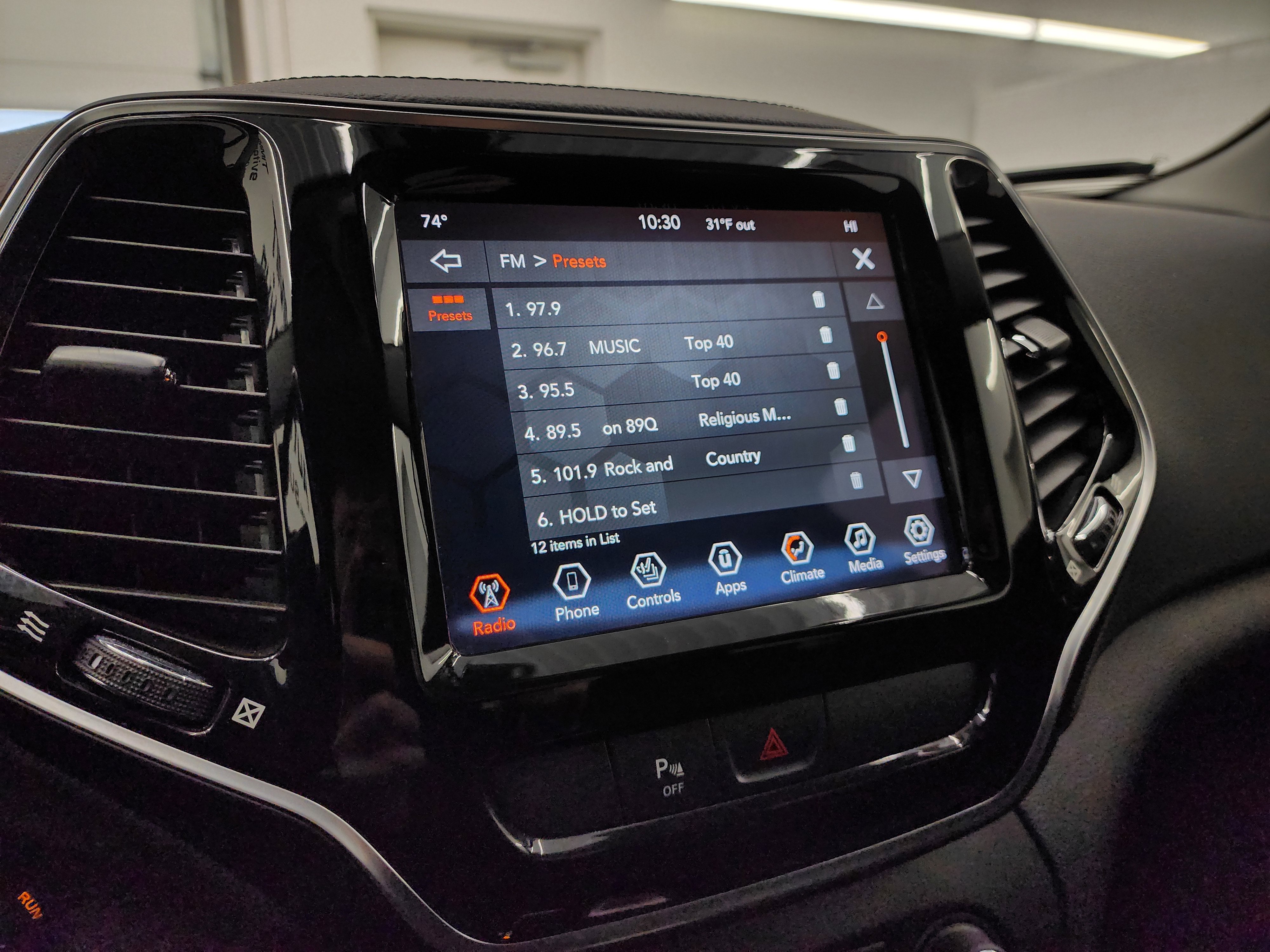 Used 2020 Jeep Cherokee Limited image 43