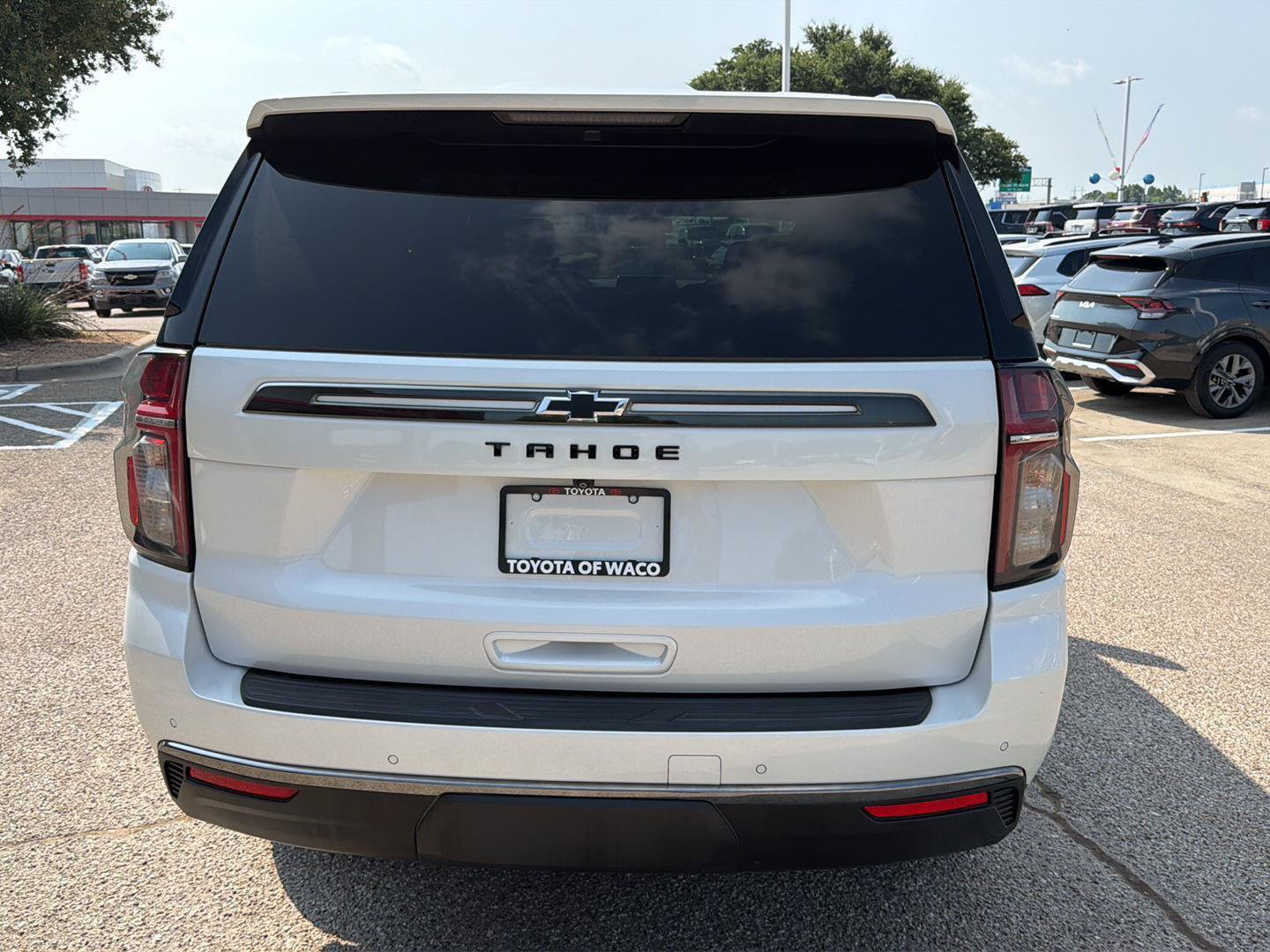 Used 2022 Chevrolet Tahoe Z71 w/ Luxury Package AWD/4WD image 4