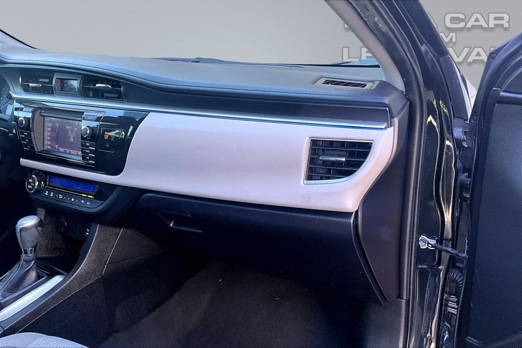 Used 2016 Toyota Corolla LE FWD image 17