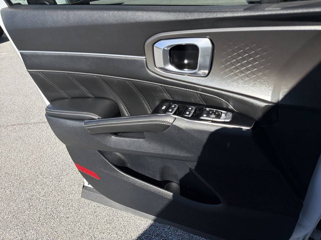 Used 2023 Kia Sorento SX image 16
