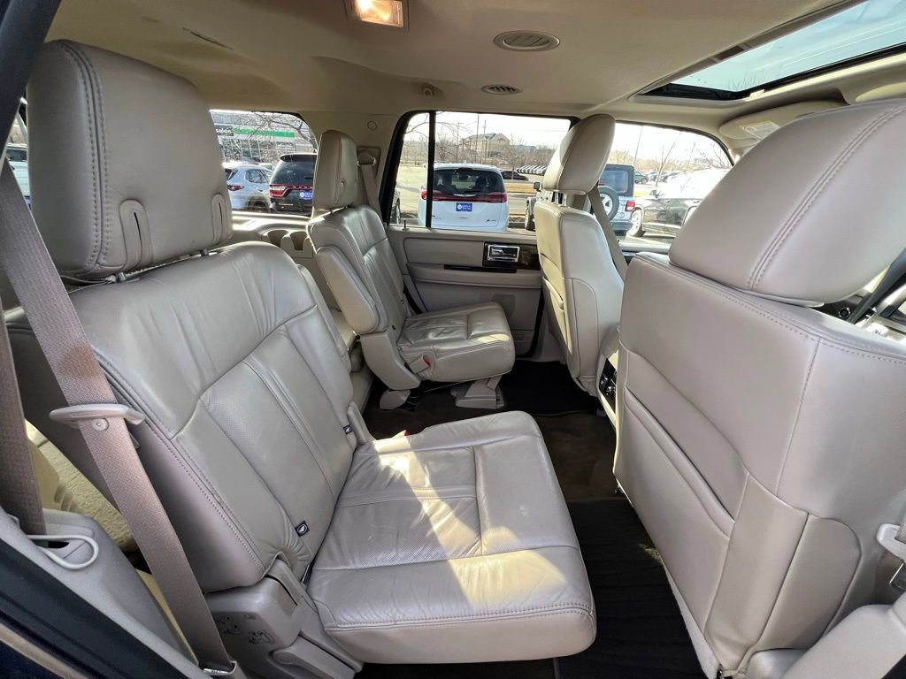 Used 2015 Lincoln Navigator 4WD image 27