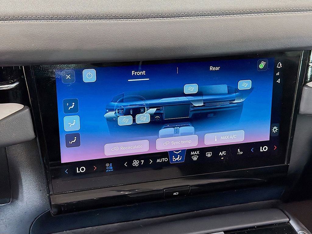 Used 2025 Lincoln Navigator Reserve image 41