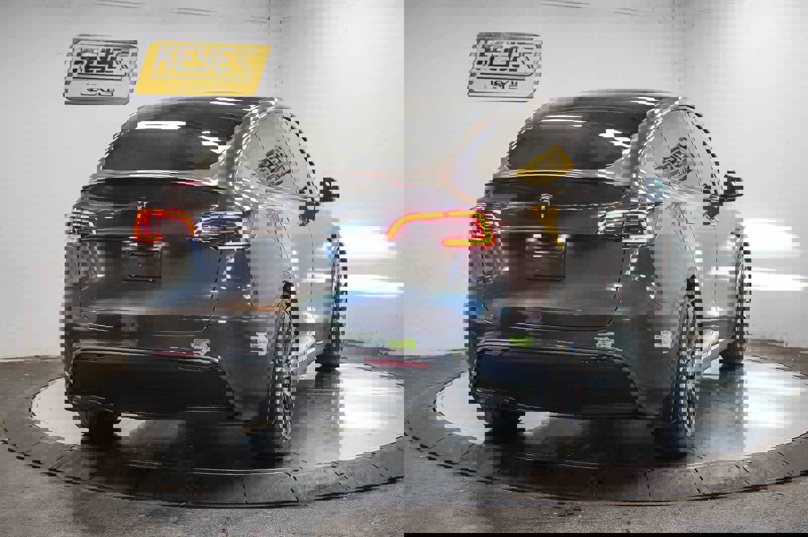 Used 2021 Tesla Model Y Performance image 4