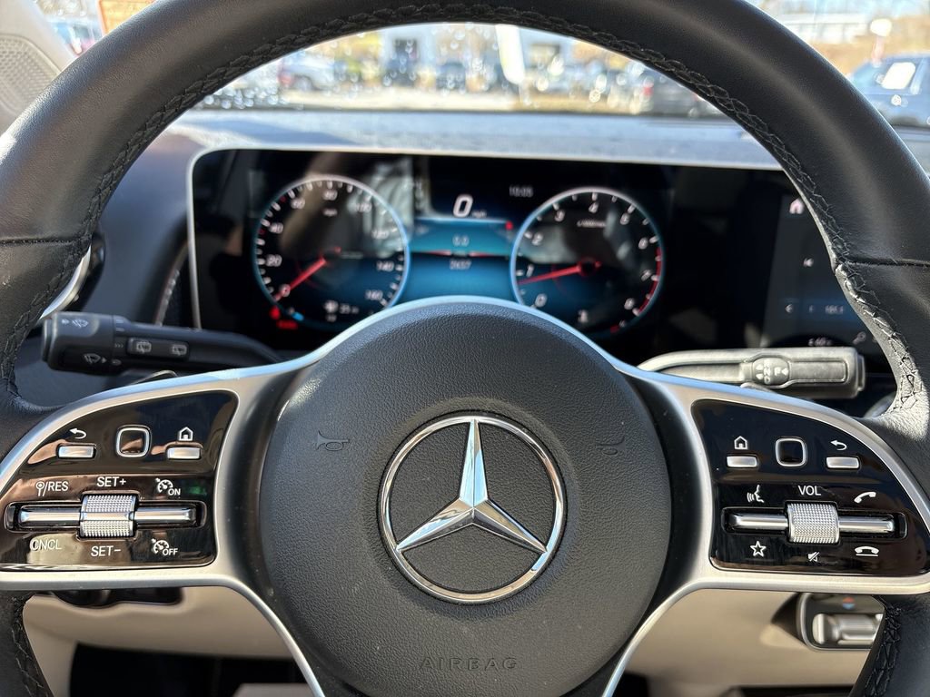 Used 2021 Mercedes-Benz GLB 250 w/ Premium Package image 12